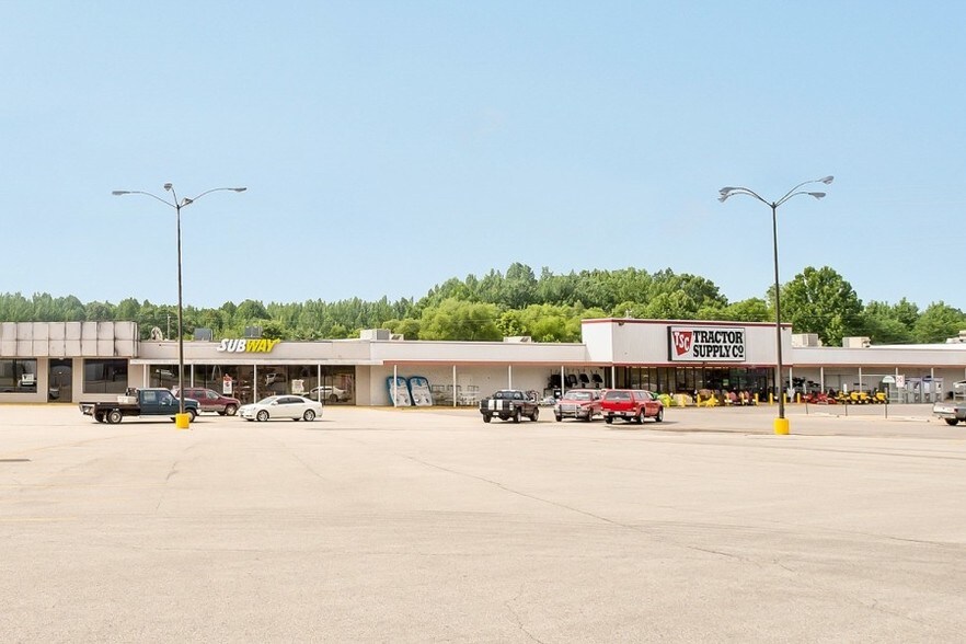 72 Buena Vista Rd, Huntingdon, TN à louer - Photo du bâtiment - Image 2 de 6