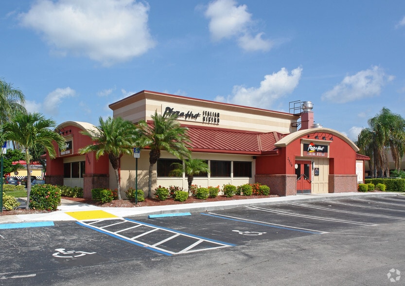 2421-2627 Okeechobee Blvd, West Palm Beach, FL for lease - Building Photo - Image 1 of 2