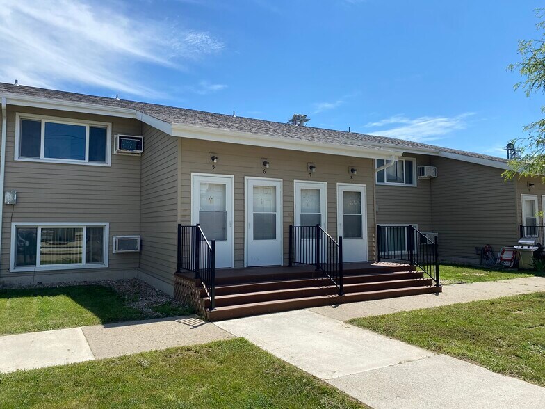 302 E Pine St, Philip, SD à vendre - Photo du bâtiment - Image 2 de 15