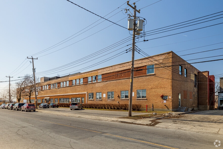 5785 Rue Paré, Mt Royal, QC à louer - Photo du bâtiment - Image 3 de 6