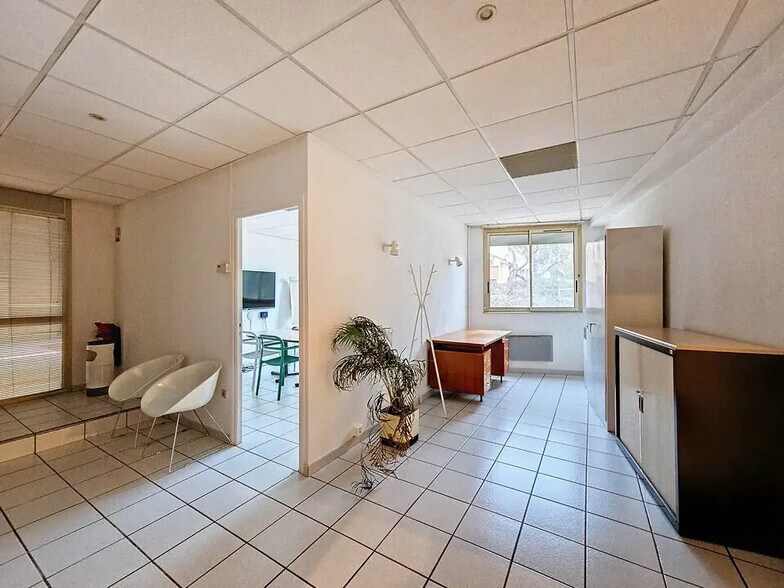 Office in Lyon for sale - Building Photo - Image 1 of 12