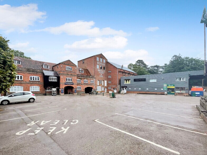 Mill Hl, Botley à louer - Photo du bâtiment - Image 2 de 7