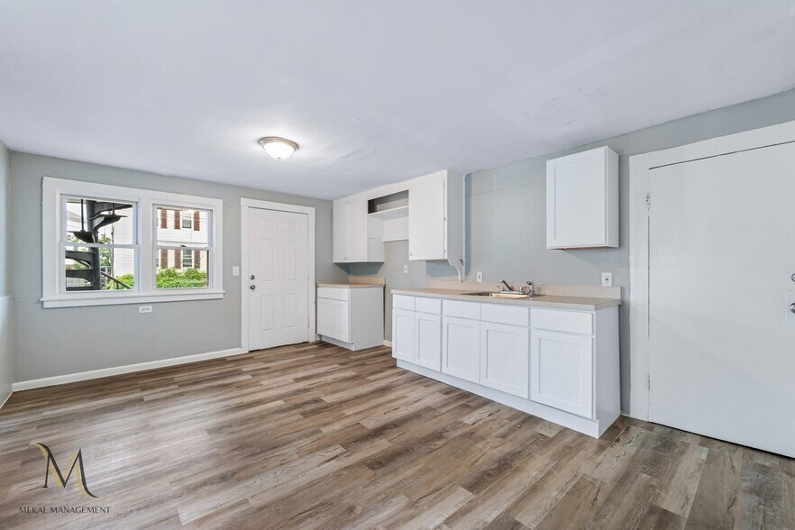 95 School St, Chicopee, MA à vendre - Photo du bâtiment - Image 3 de 30