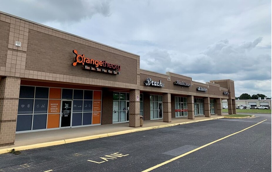 801 Volvo Pky, Chesapeake, VA for lease - Building Photo - Image 2 of 8