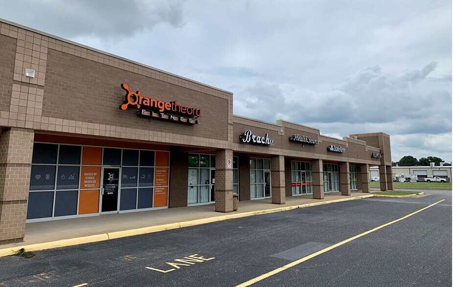 801 Volvo Pky, Chesapeake, VA à louer - Photo du bâtiment - Image 2 de 8