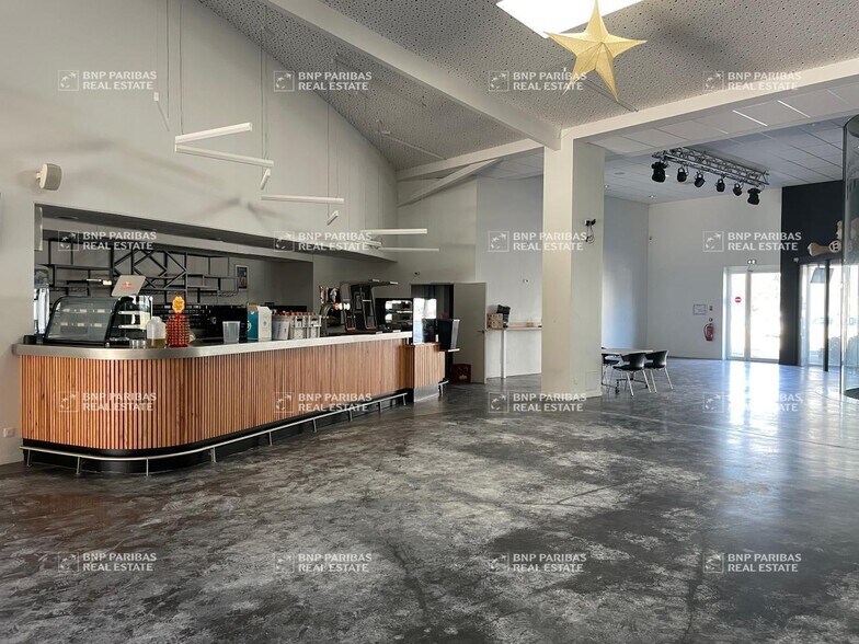 Retail in Mérignac for lease - Interior Photo - Image 2 of 19