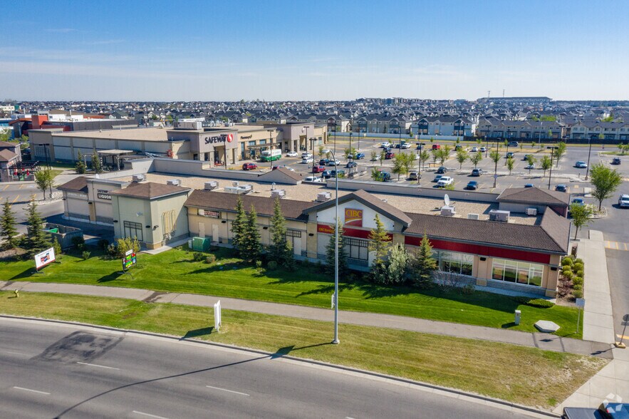 62 Saddletowne Cir NE, Calgary, AB à vendre - Photo du bâtiment - Image 3 de 4