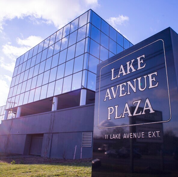 11 Lake Avenue Ext, Danbury, CT à louer - Photo du bâtiment - Image 2 de 11