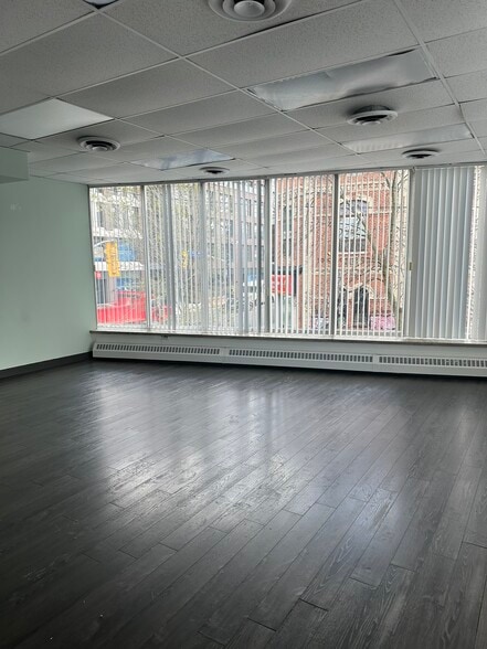 394-400 Pacific Ave, Toronto, ON for lease - Interior Photo - Image 3 of 8