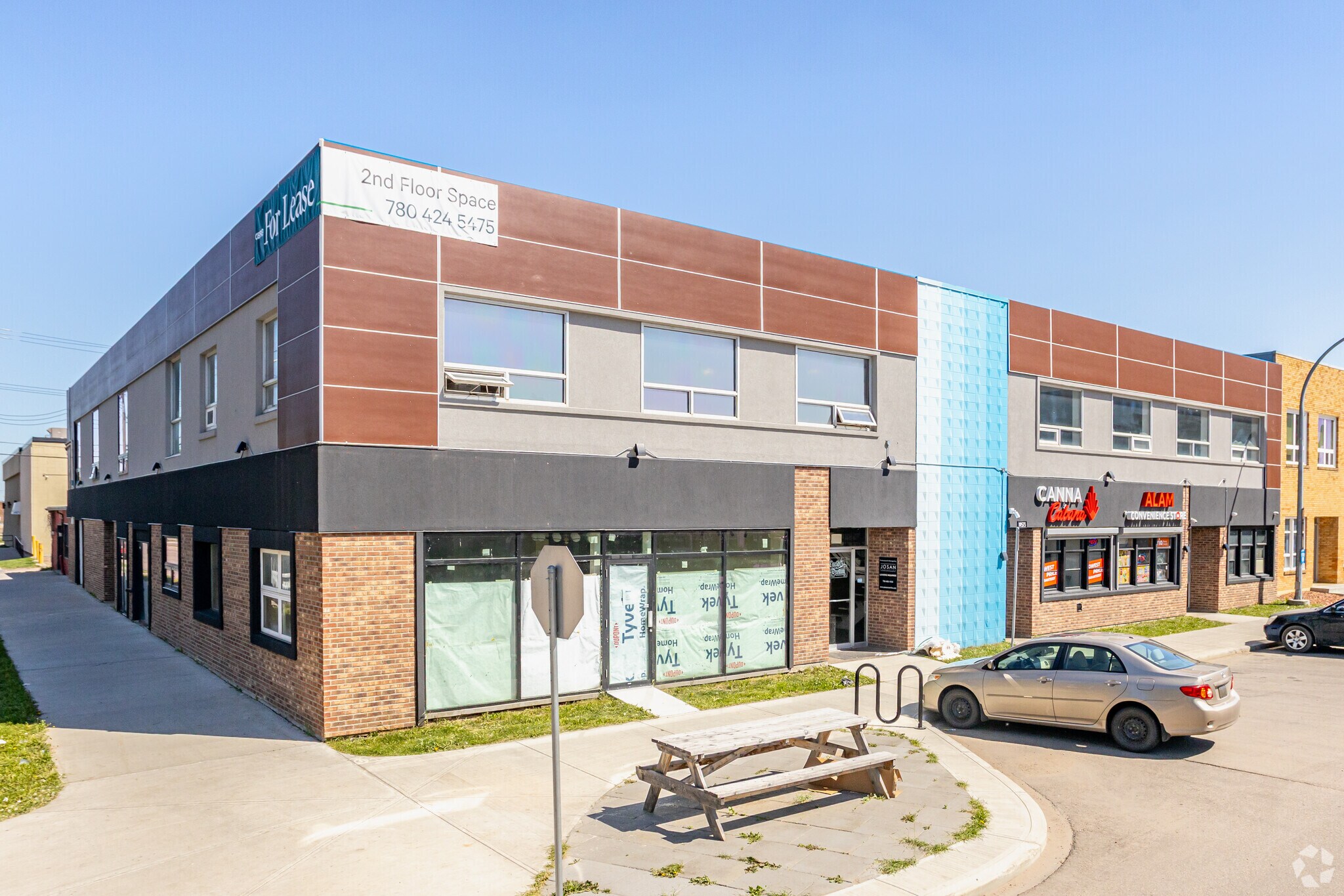 10571 114th St, Edmonton, AB à louer Photo principale- Image 1 de 3