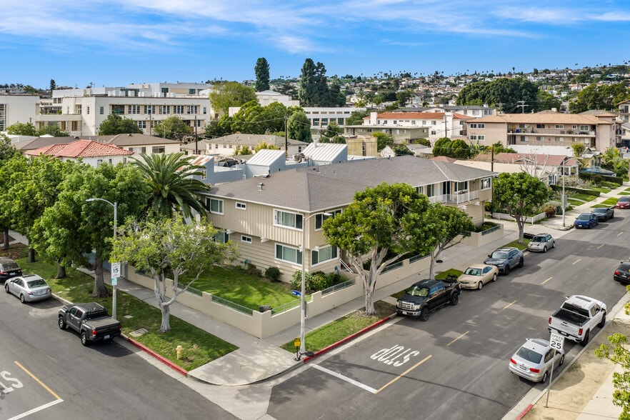 1021 W 14th St, San Pedro, CA à vendre - Photo du bâtiment - Image 2 de 36