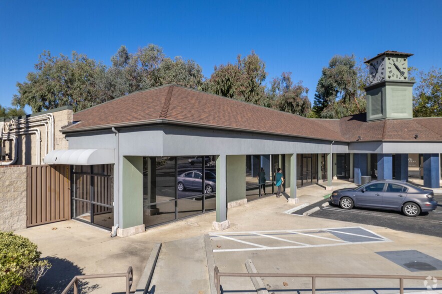 21991 El Toro, Lake Forest, CA à louer - Photo du bâtiment - Image 2 de 11