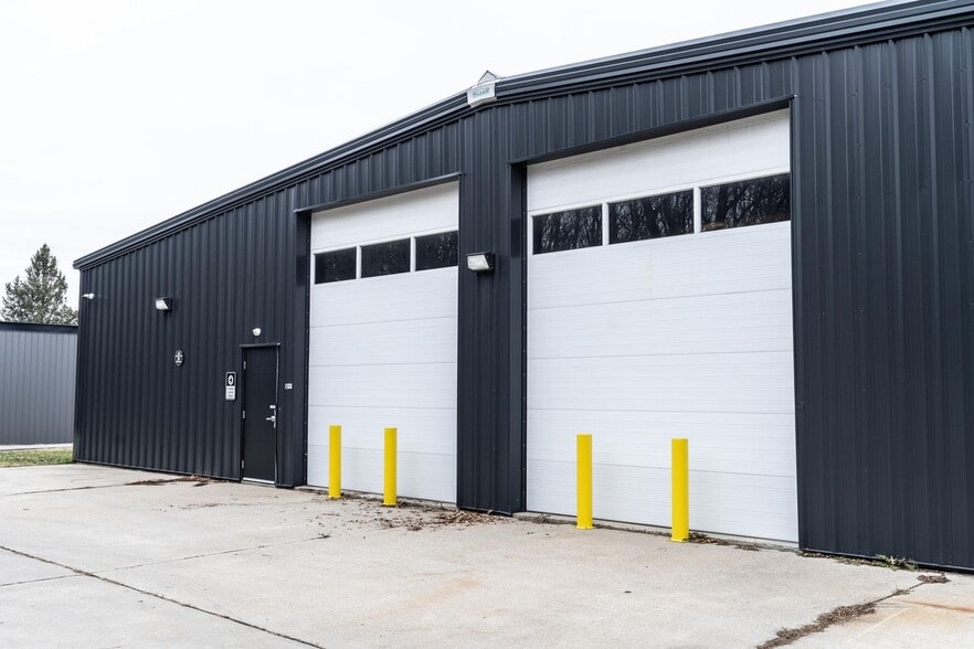 3737 E Apple Ave, Muskegon, MI for lease - Building Photo - Image 3 of 11