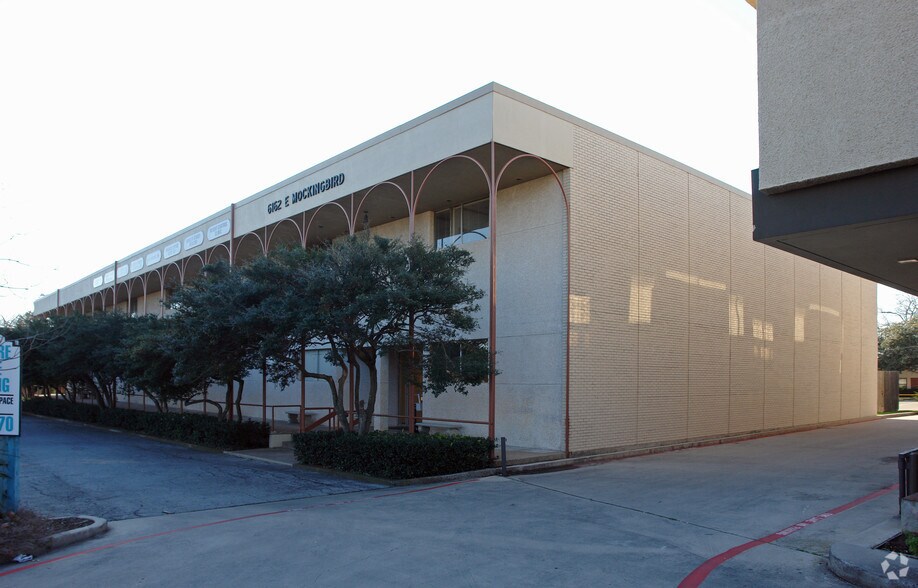 6162 E Mockingbird Ln, Dallas, TX à louer - Photo du bâtiment - Image 3 de 6