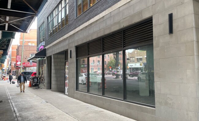 Plus de détails pour 5124 Roosevelt Ave, Woodside, NY - Commerce de détail à louer
