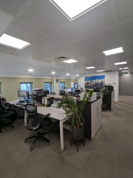 11 Berkeley St, London for lease - Building Photo - Image 2 of 6