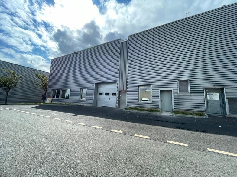 Industriel dans Le Blanc-Mesnil à louer - Photo du bâtiment - Image 3 de 18