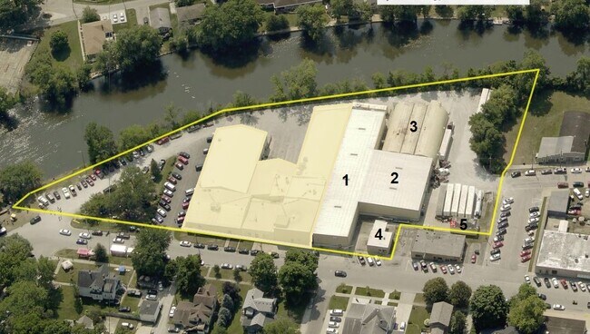 More details for 307 E Washington St, Momence, IL - Industrial for Sale