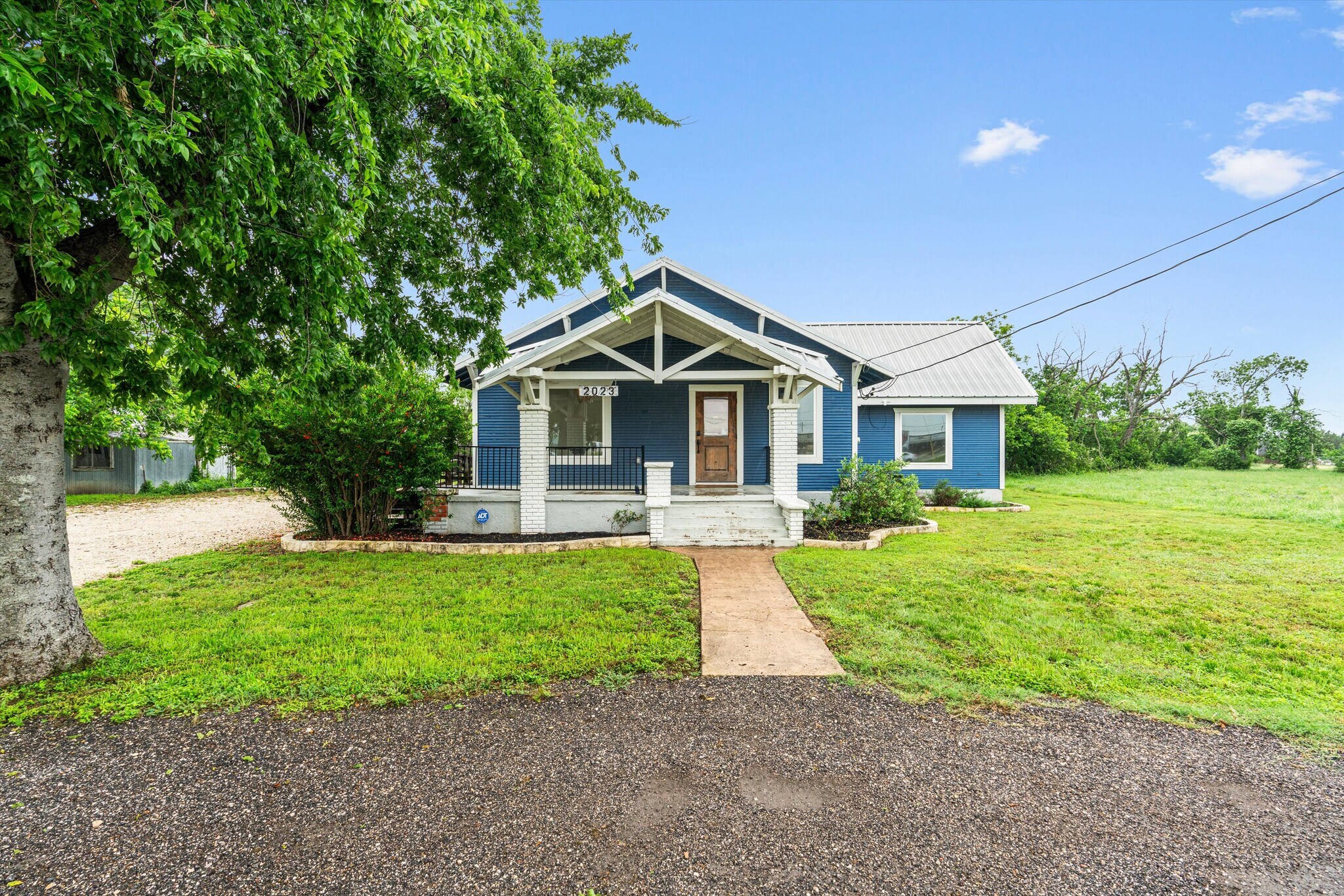 2023 Main St, Liberty Hill, TX à vendre Photo du bâtiment- Image 1 de 32