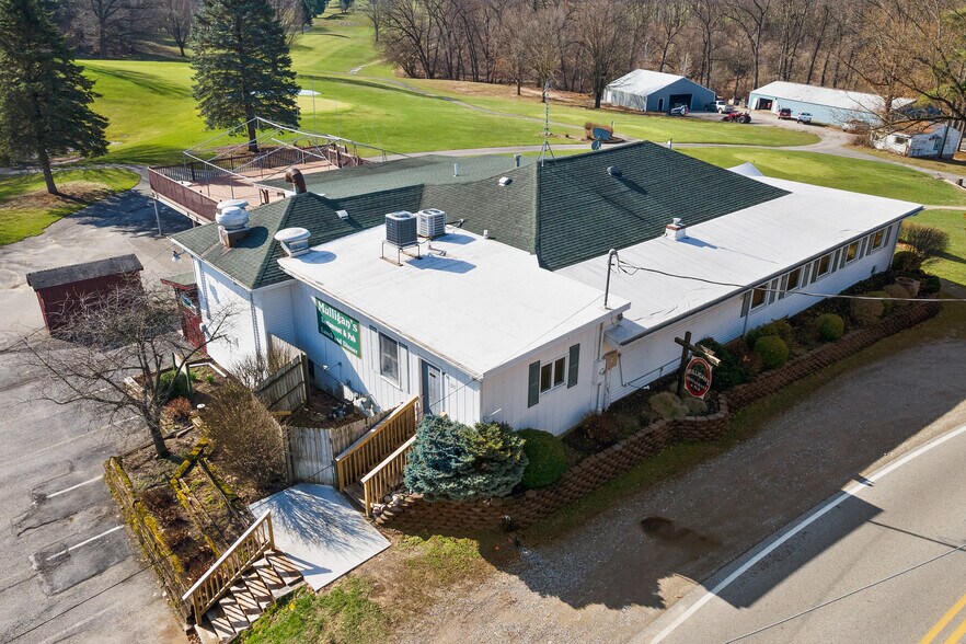 1445 275 N Rd, Angola, IN à vendre - Photo principale - Image 1 de 30