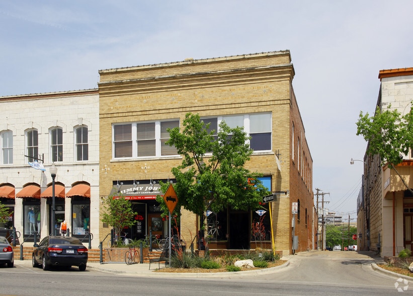 109-119 E Hopkins St, San Marcos, TX for sale - Building Photo - Image 2 of 6