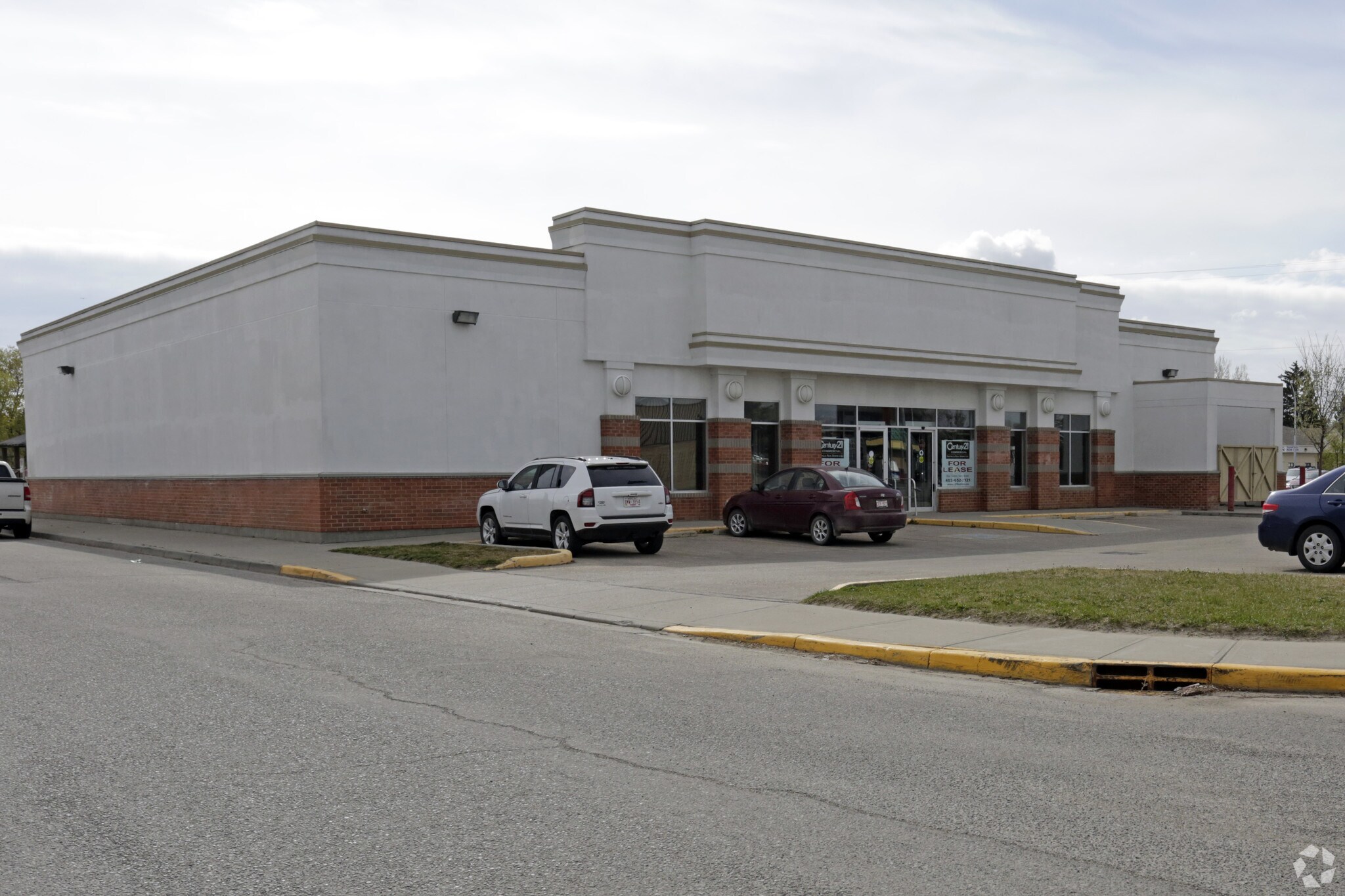 204 Centre St SE, High River, AB for sale Primary Photo- Image 1 of 1