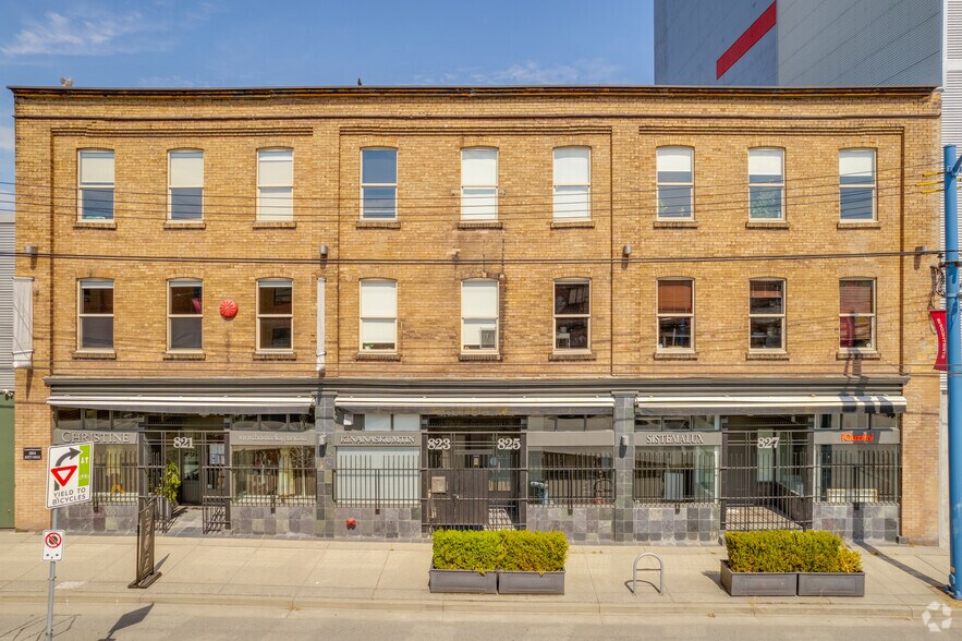 825 Powell St, Vancouver, BC à louer - Photo du bâtiment - Image 3 de 4