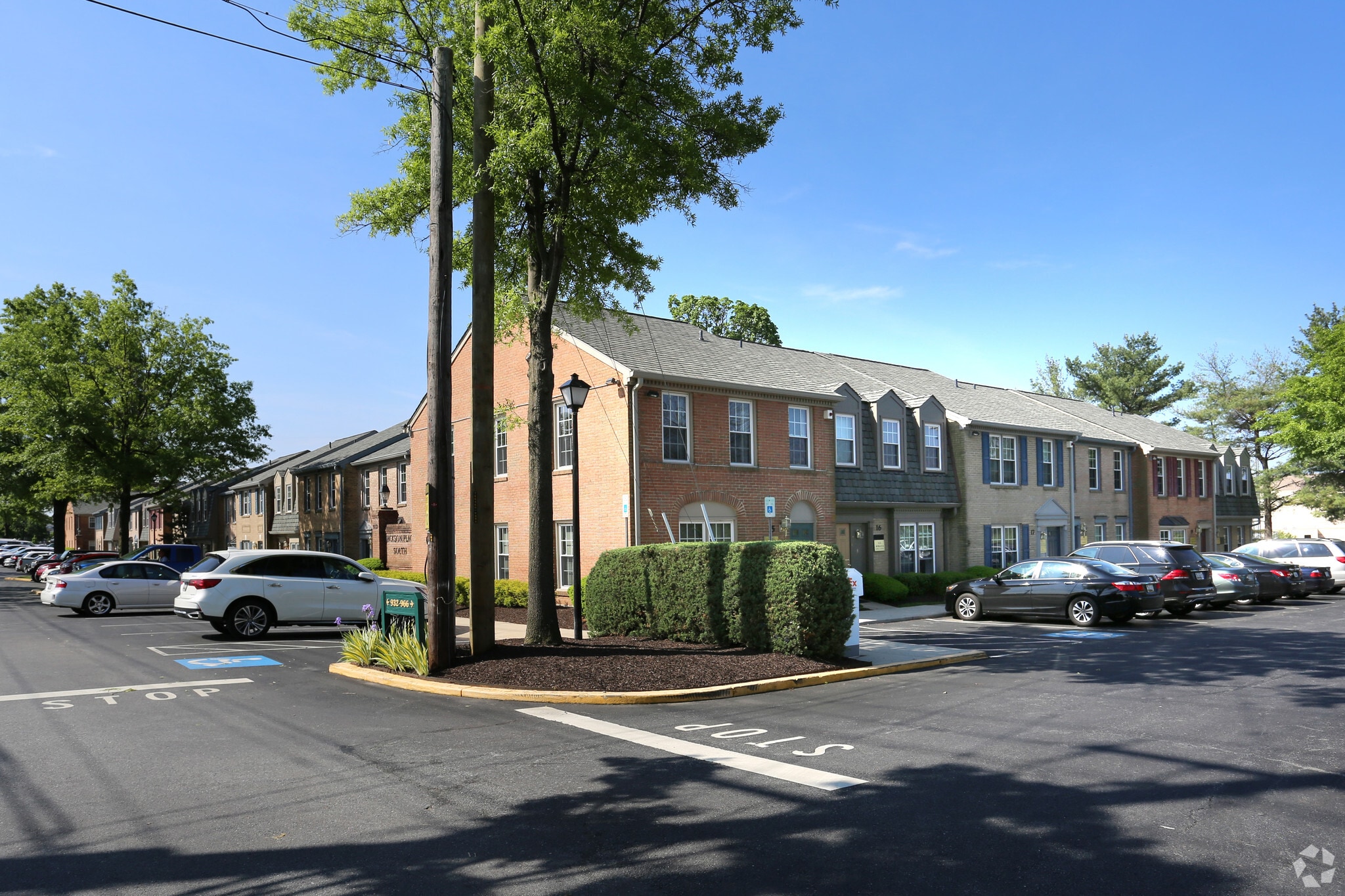 932 Hungerford Dr, Rockville, MD for sale Primary Photo- Image 1 of 8