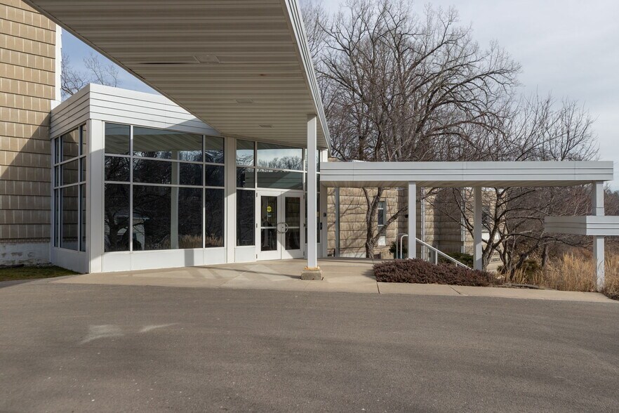 1727 Walden Ln SW, Rochester, MN à vendre - Photo du bâtiment - Image 3 de 20