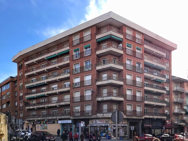 Retail in Segovia, Segovia for lease - Building Photo - Image 2 of 2