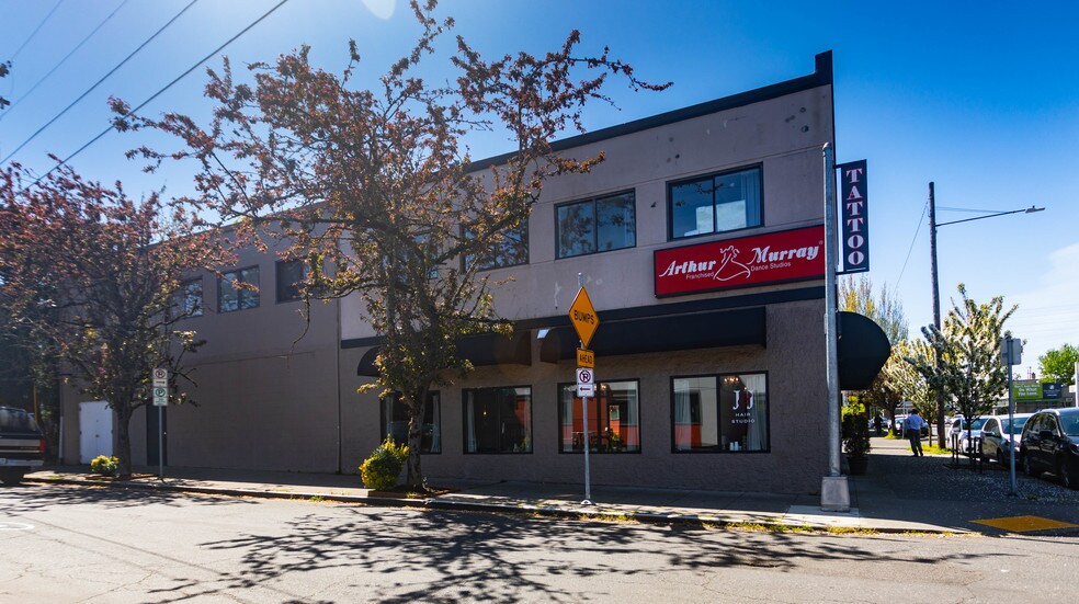 2518-2524 NE Broadway St, Portland, OR à louer - Photo du bâtiment - Image 1 de 11