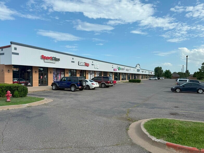 2100 W Danforth Rd, Edmond, OK for lease - Building Photo - Image 2 of 6