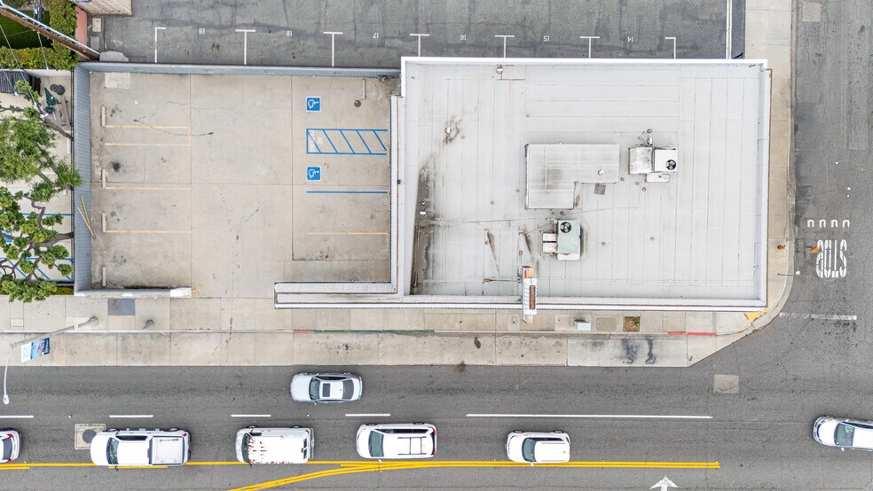 3535 E 7th St, Long Beach, CA à vendre - Photo du bâtiment - Image 2 de 42