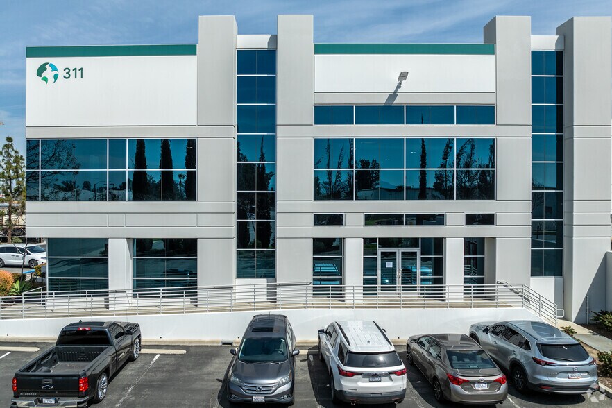 311 S Doolittle Ave, San Bernardino, CA à louer - Photo du bâtiment - Image 2 de 6