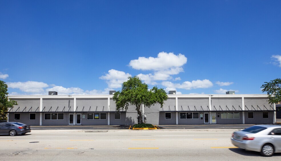 3501-3531 NW 19th St, Fort Lauderdale, FL à louer - Photo du bâtiment - Image 2 de 12