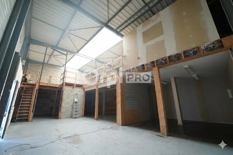 Flex in Messimy for lease - Interior Photo - Image 1 of 7