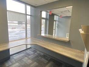 3377 Packerland Dr, De Pere, WI à louer Photo intérieure- Image 2 de 54