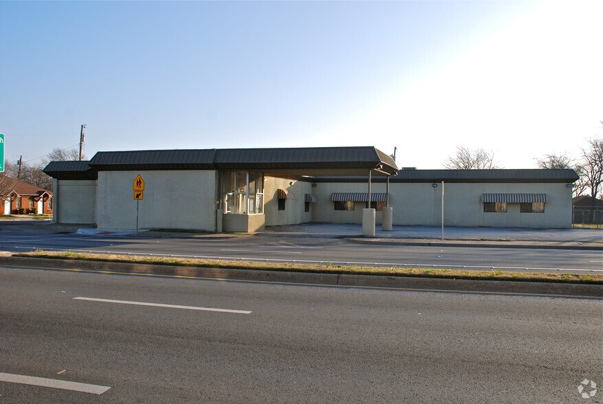 702 S Hampton Rd, Dallas, TX à vendre - Photo du bâtiment - Image 2 de 4