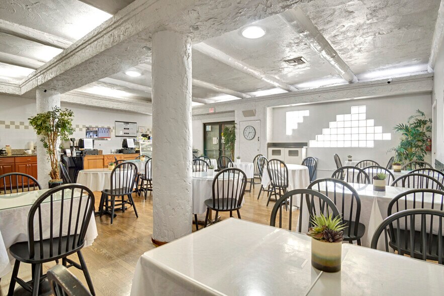 2214 Stoner Ave, Los Angeles, CA à vendre - Photo du bâtiment - Image 2 de 22