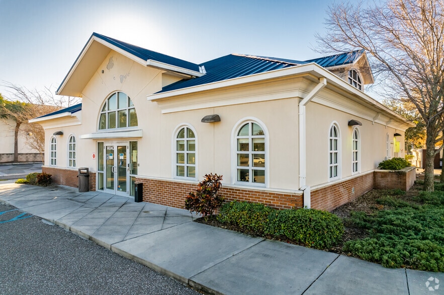 14040 Walsingham Rd, Largo, FL for lease - Building Photo - Image 1 of 5