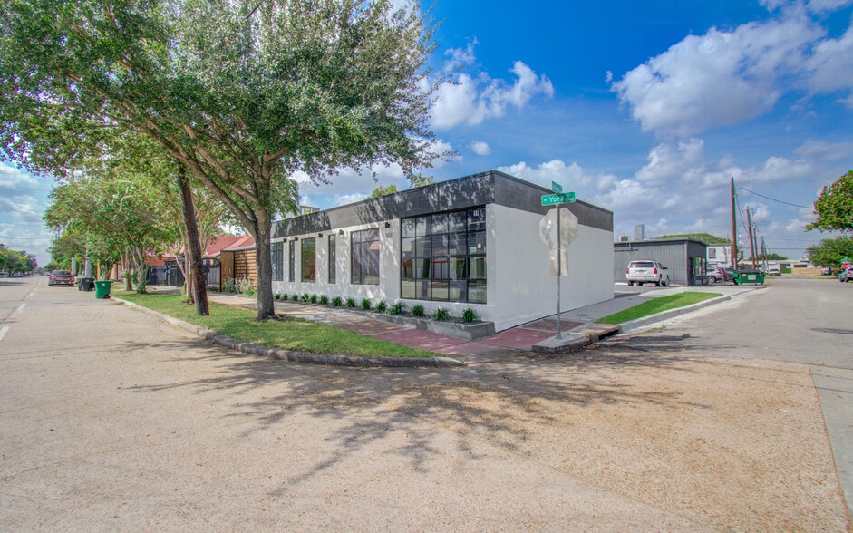 19 N York St, Houston, TX for lease - Building Photo - Image 1 of 14