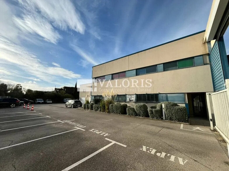 Office in Marseille for lease - Building Photo - Image 1 of 13