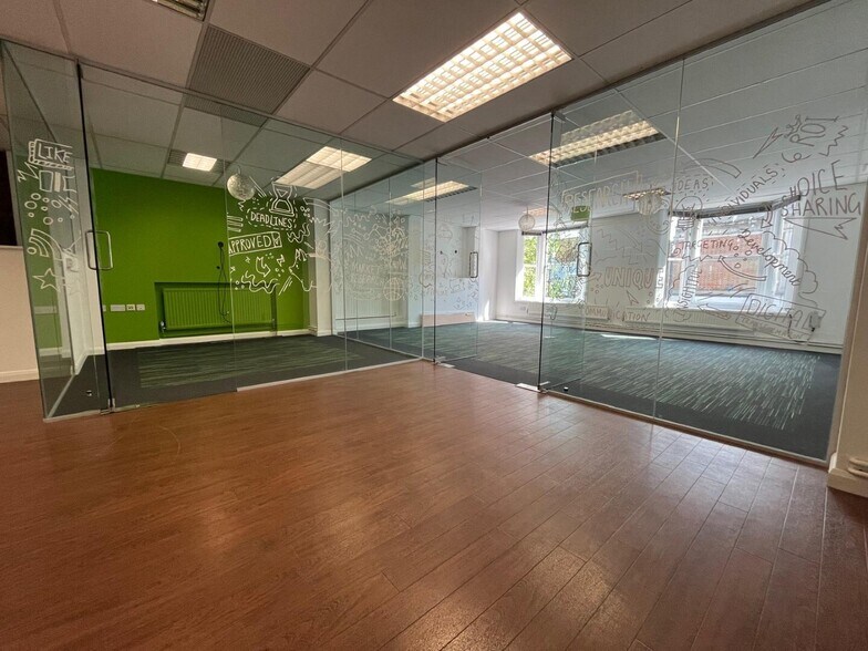 36-38 High St, Ashford à louer - Photo du bâtiment - Image 2 de 7