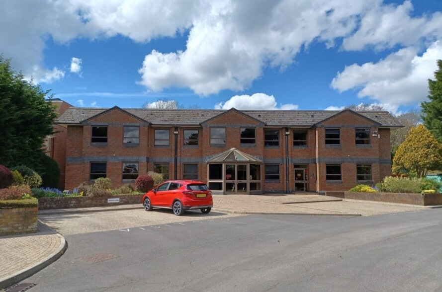 Bonsor Dr, Tadworth à louer - Photo principale - Image 1 de 2