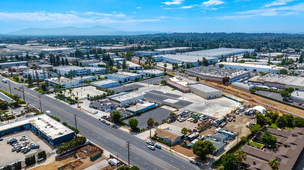 1560 W Lambert Rd, Brea, CA à louer - Aérien - Image 3 de 9