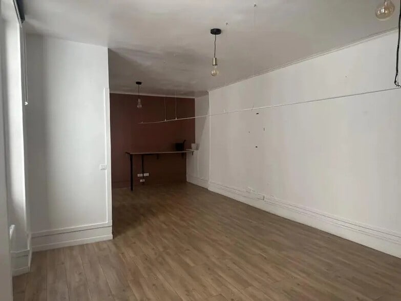 204 Boulevard Saint-Germain, Paris for sale - Interior Photo - Image 3 of 13