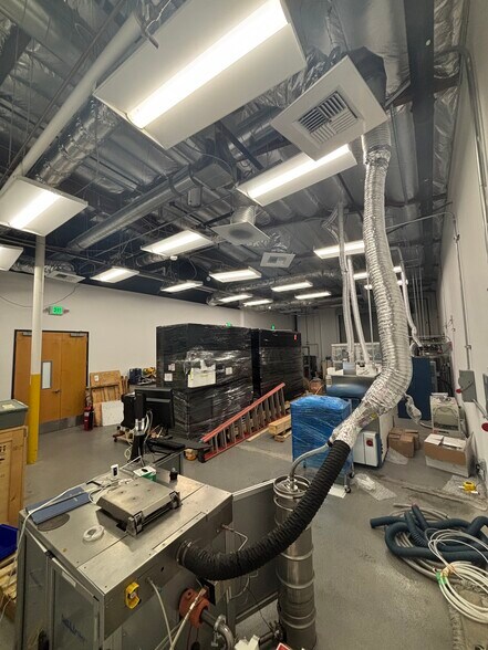 1325 E El Segundo Blvd, El Segundo, CA à louer - Photo intérieure - Image 3 de 23