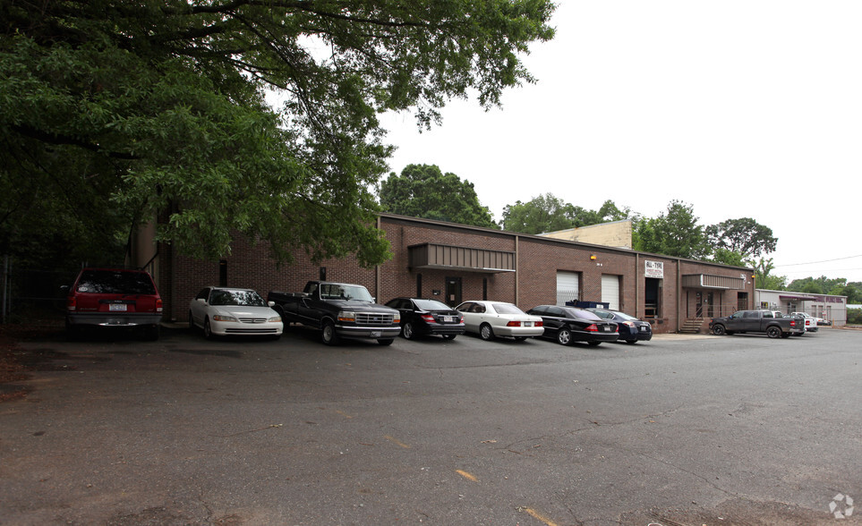 2908-2918 N Graham St, Charlotte, NC for lease - Building Photo - Image 3 of 44