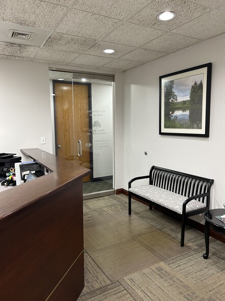 101 Bradford Rd, Wexford, PA for lease - Interior Photo - Image 3 of 7