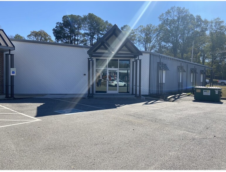 107 E Deaderick St, Jackson, TN for lease - Building Photo - Image 2 of 5